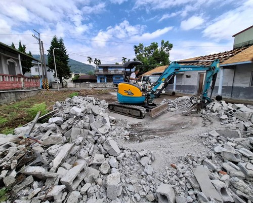 花蓮裝修前拆除, 花蓮拆除工程, 花蓮房屋拆除, 花蓮怪手拆除, 花蓮拆除清運, 花蓮房屋修繕工程, 花蓮室內拆除, 花蓮隔間牆打除, 花蓮裝潢拆除, 花蓮木作拆除運棄